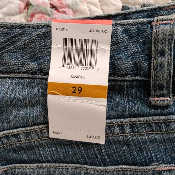 NWT, Calvin Klein capris, size 29 - Picture 6 of 7